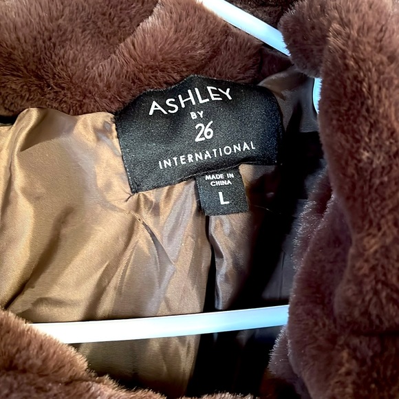 ASHLEY by 26 International Faux Fur Jacket large - Picture 2 of 4